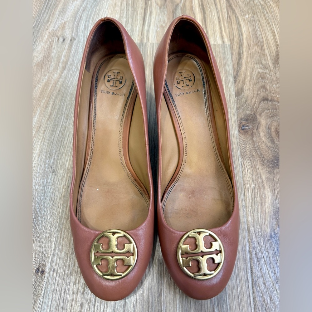 Tory Burch Brown Leather Logo Wedge Pumps Size 10 - Picture 3 of 8